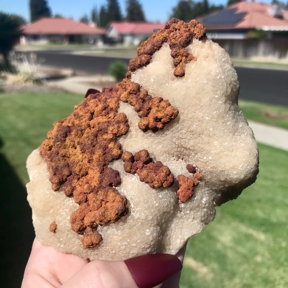 Druzy Quartz w/ Rust Formation!🧡 - Picture 4 of 5